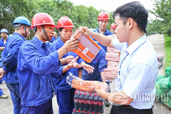 郑州高新区党工委、管委会到尊龙凯时人生就是博开展送清凉慰问活动